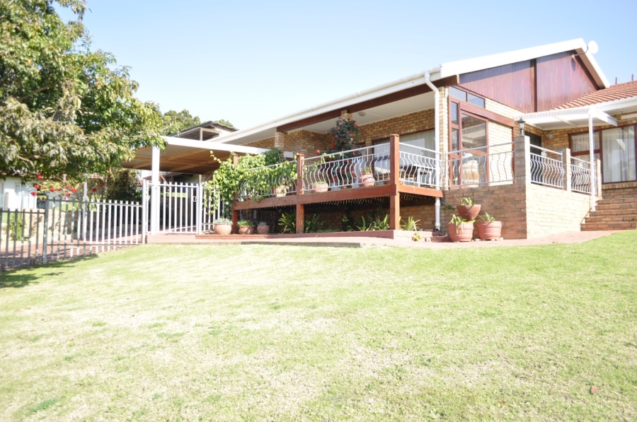 4 Bedroom Property for Sale in Wavecrest Eastern Cape